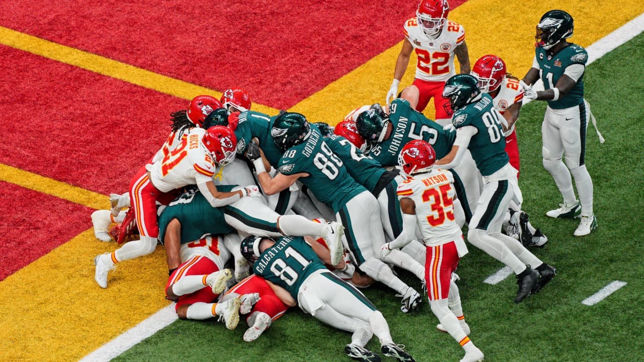 Philadelphia Eagles quarterback Jalen Hurts (1) scores touchdown on a tush push during Super Bowl LIX