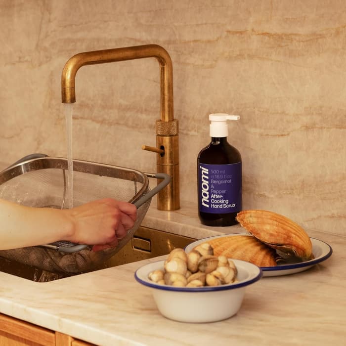 Naomi After-Cooking Hand Scrub